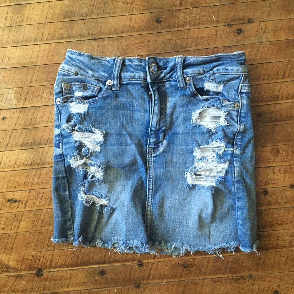 American Eagle distressed raw hem Y2K size 4 mini Skirt